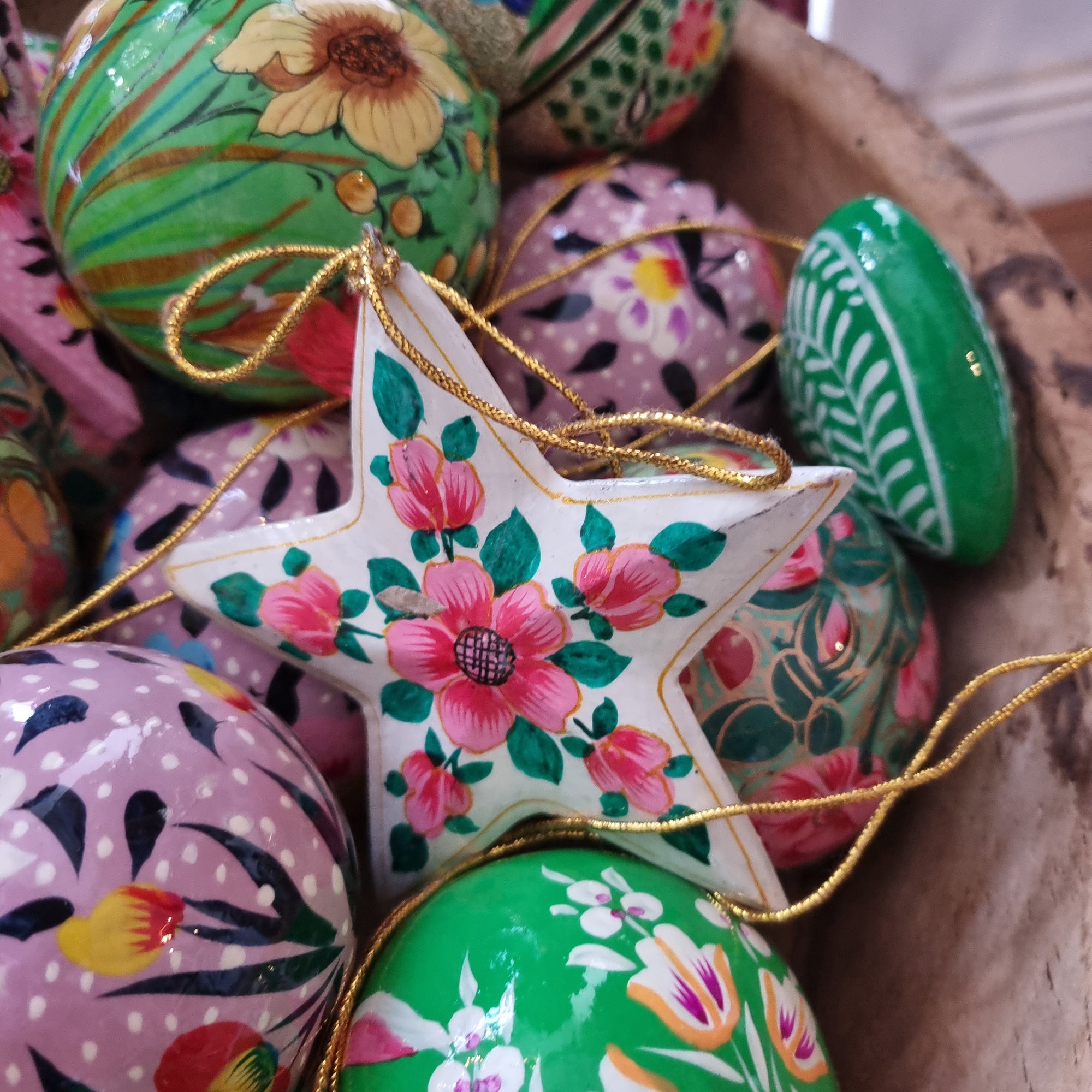 Kerstster papier-maché medium roze of wit