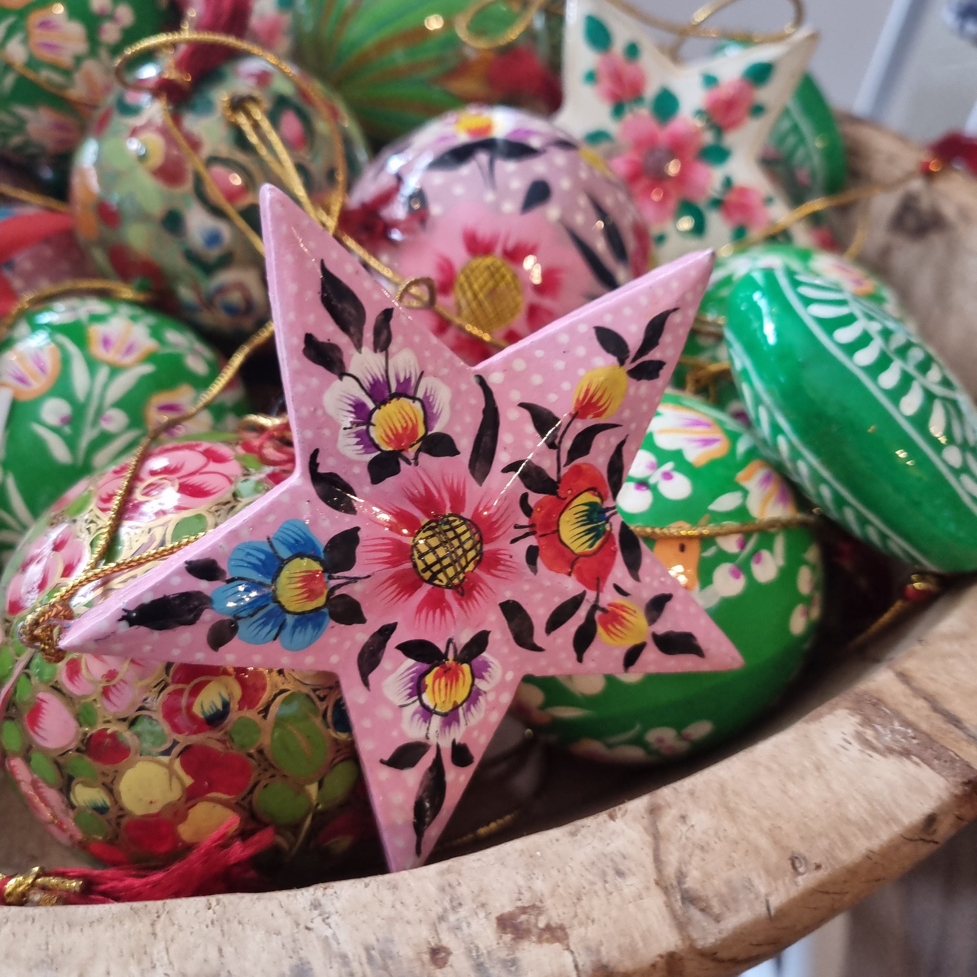 Kerstster papier-maché medium roze of wit
