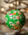 Kerstbal papier-maché (groen vogel)