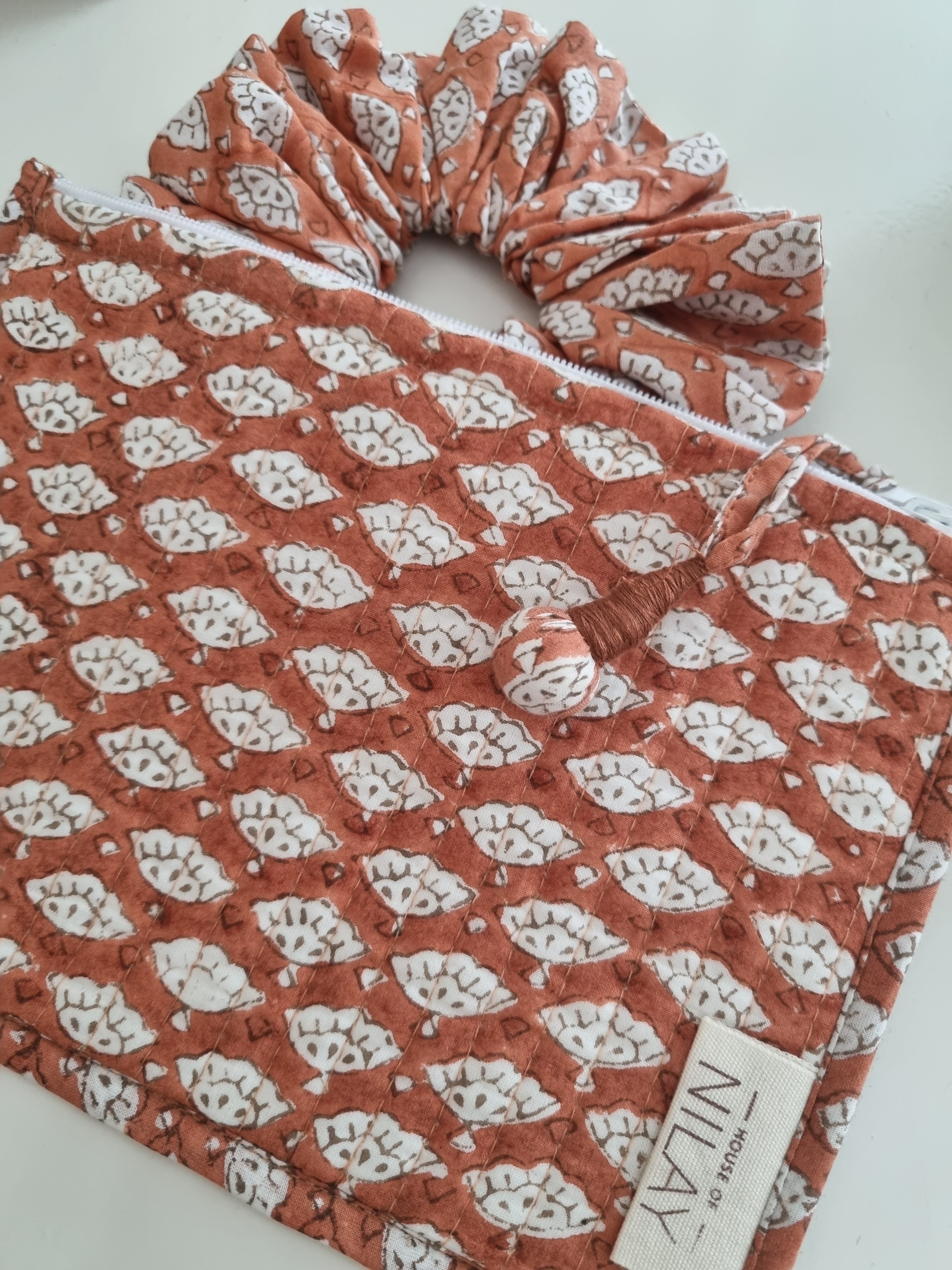 pouch, etui, paspoort hoes, make-up tasje
