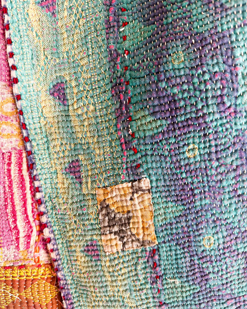 Heavy Vintage Kantha quilt / bedsprei (250x170 cm)