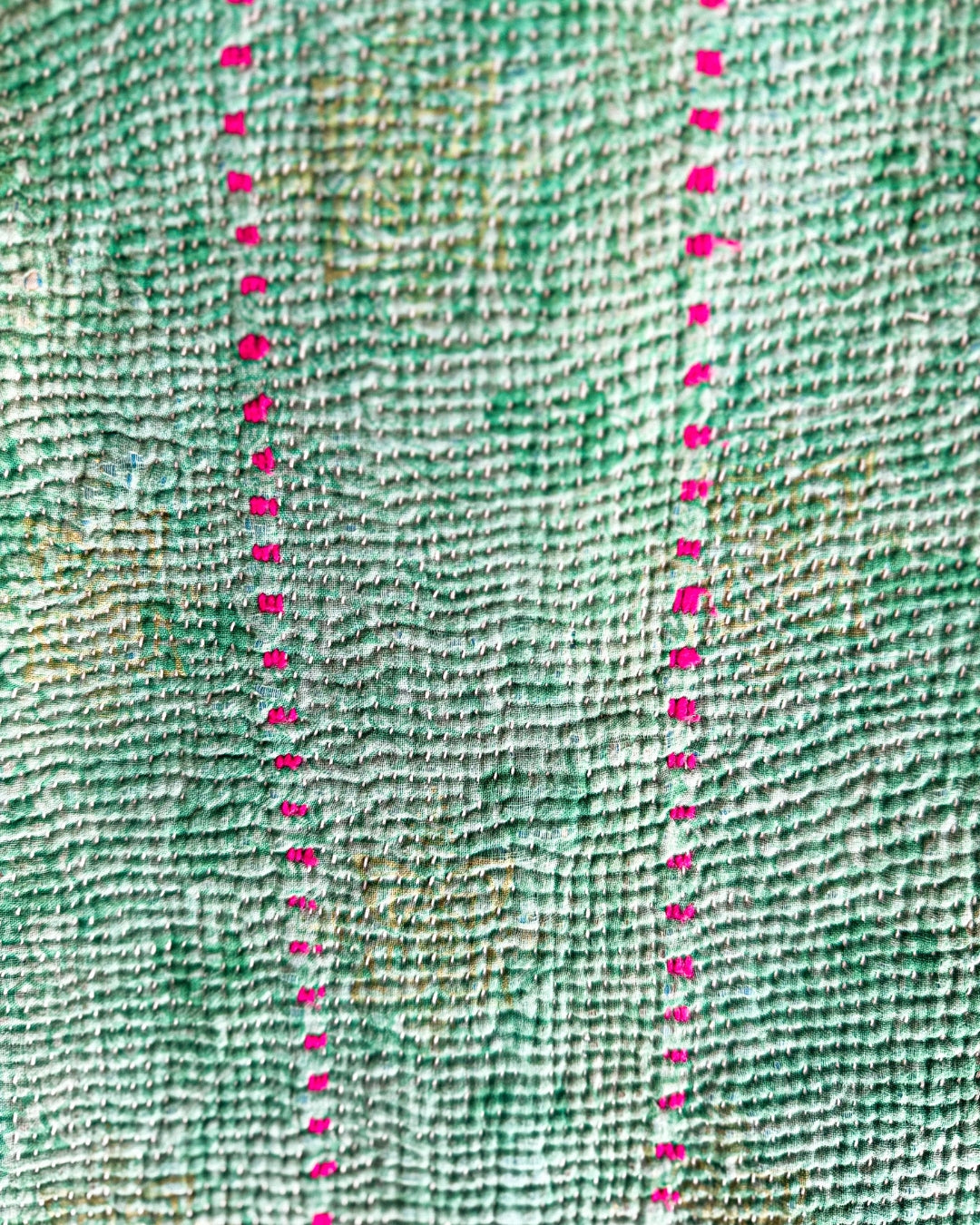 Heavy Vintage Kantha quilt / bedsprei (250x170 cm)