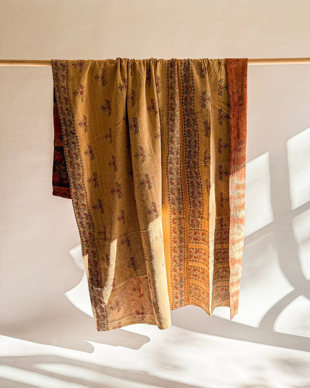 Vintage Kantha quilt / bedsprei (214x150 cm)