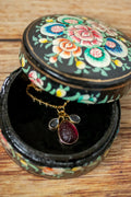 Vergulde ketting met hand bewerkte hanger - Rood