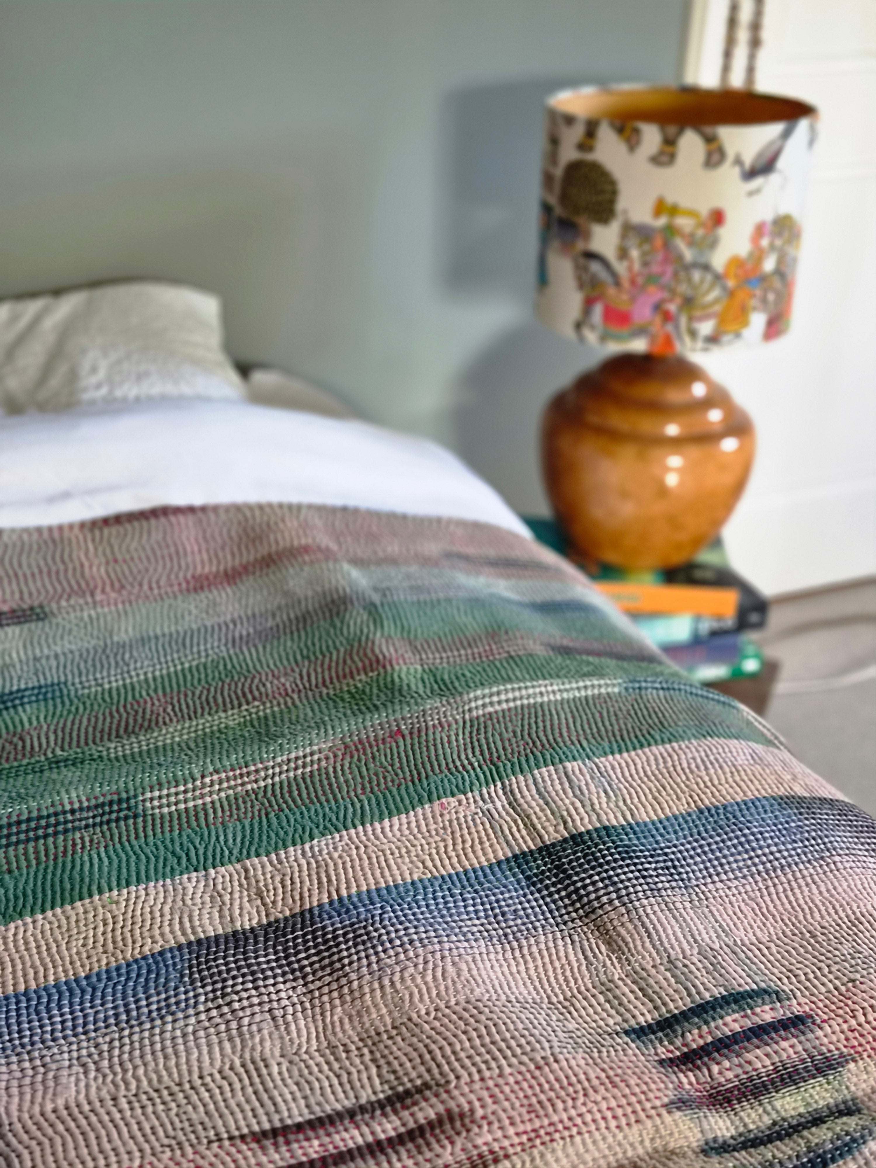 Vintage Kantha quilt / bedsprei (194x140 cm)