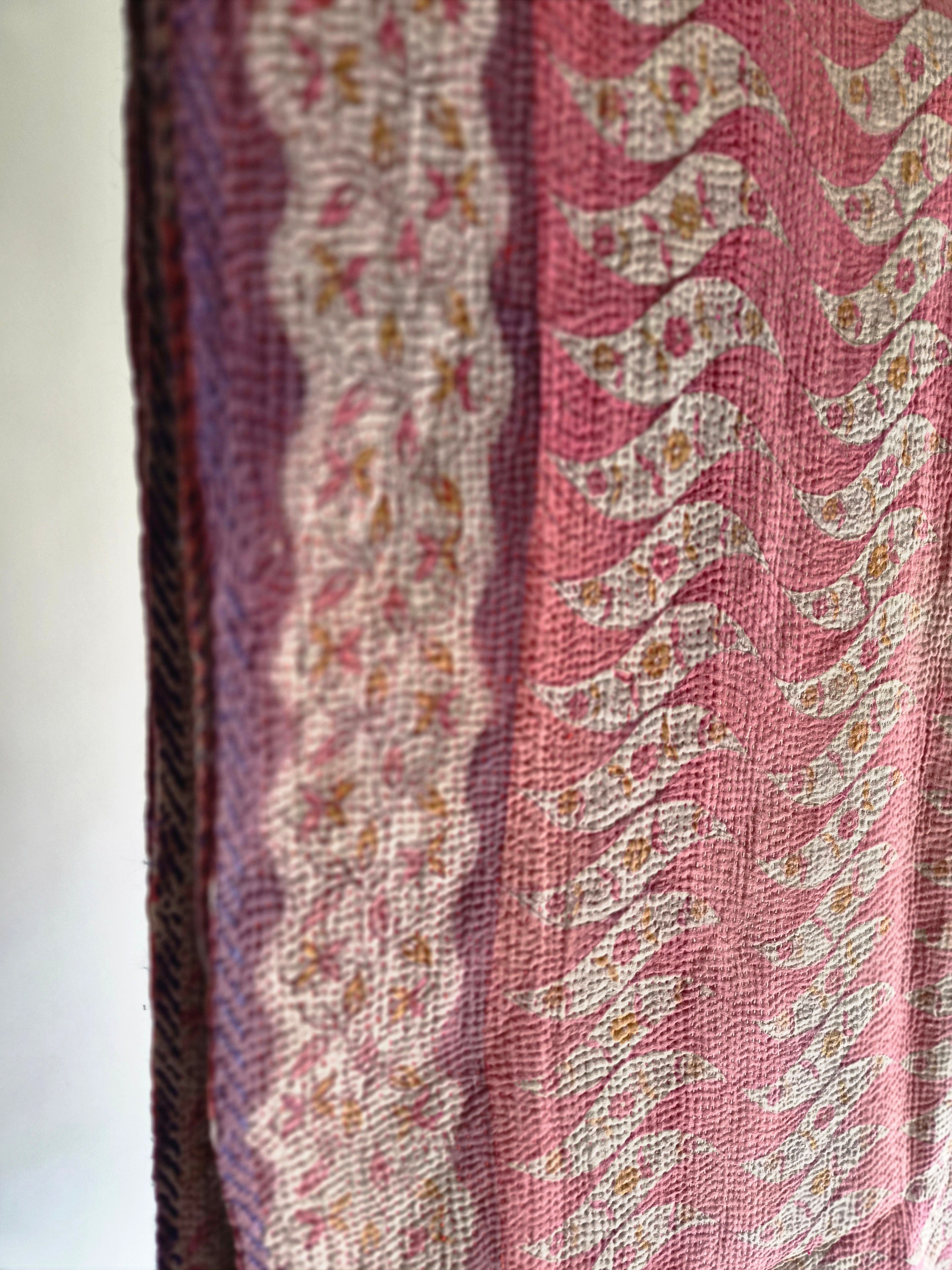 Vintage Kantha quilt / bedsprei (230x140 cm)