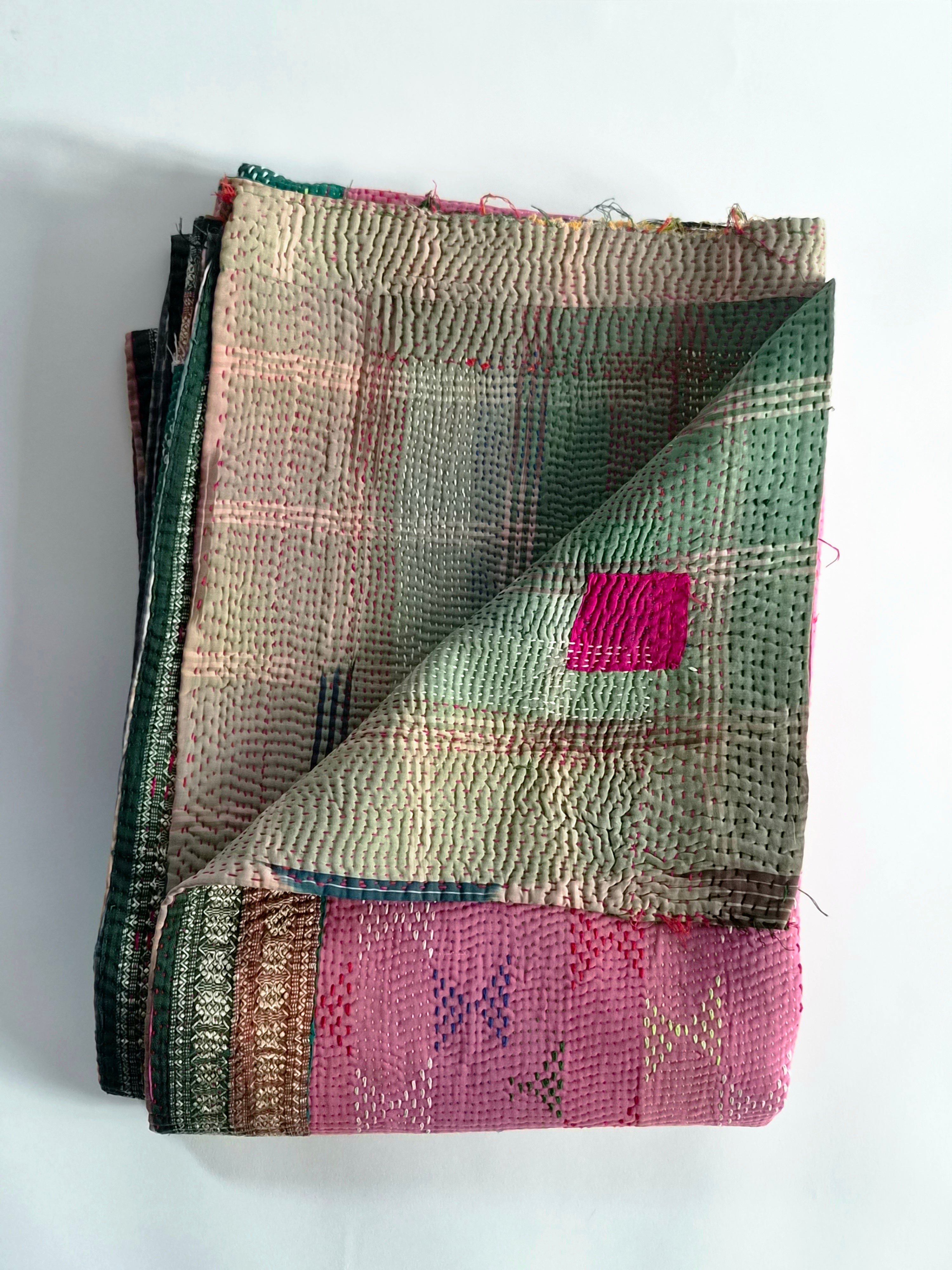 Vintage Kantha quilt / bedsprei (194x140 cm)