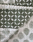 Kantha bedspread leaf green (150-228 cm)